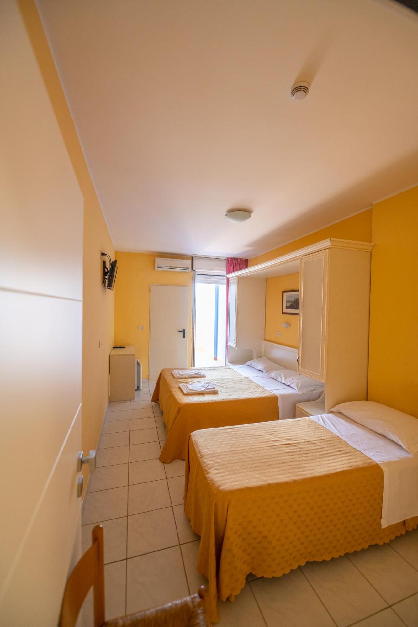 Di Matteo Hotel 로세토데글리아브루찌 외부 사진